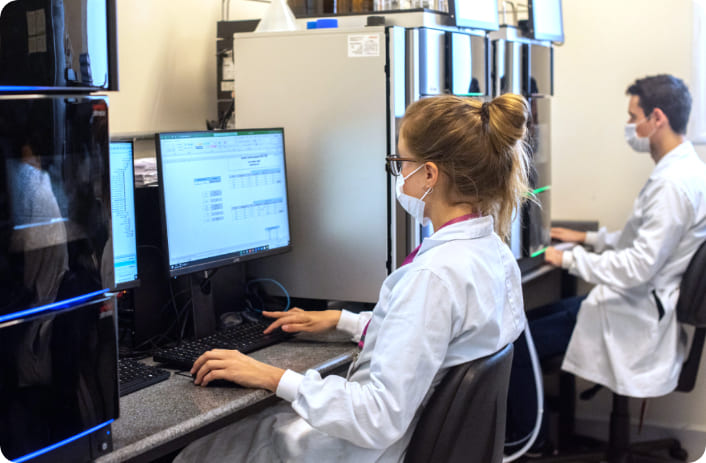 Laboratório Synvia com validação de equivalência farmacêutica conforme RDC 52/2015