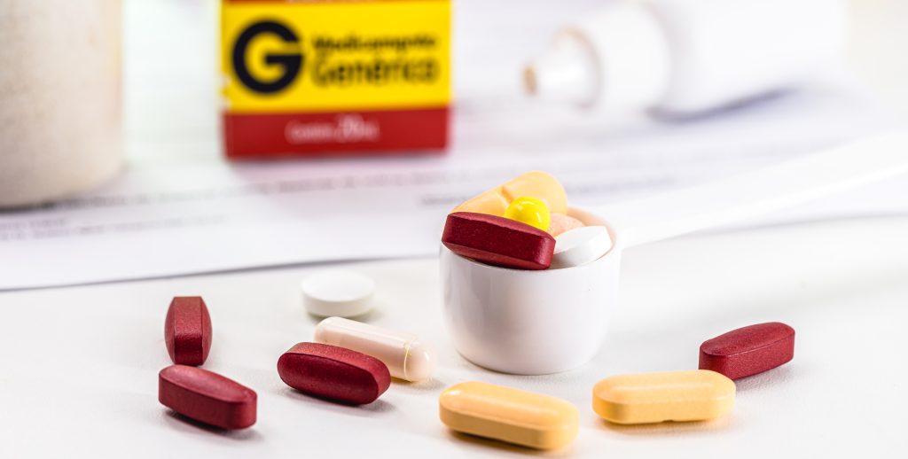 Entenda o que é bioequivalência, como ela comprova a eficácia dos genéricos e os critérios exigidos por ANVISA, FDA e EMA.