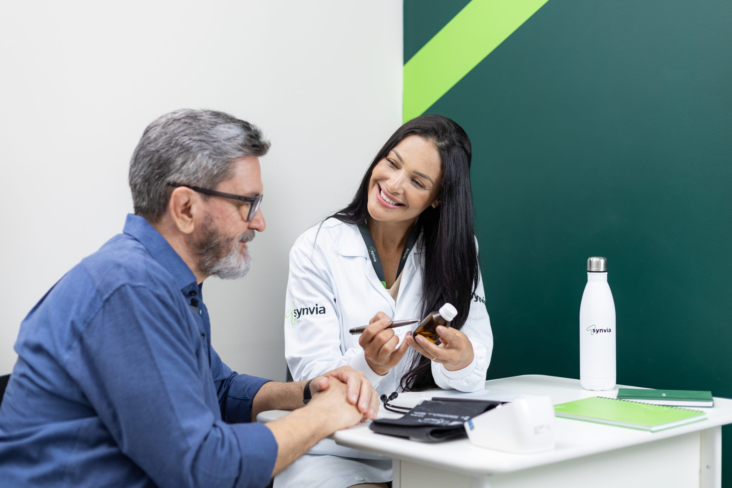 Entenda as diferenças entre estudos de bioequivalência e pesquisas clínicas e saiba como participar com segurança e responsabilidade.